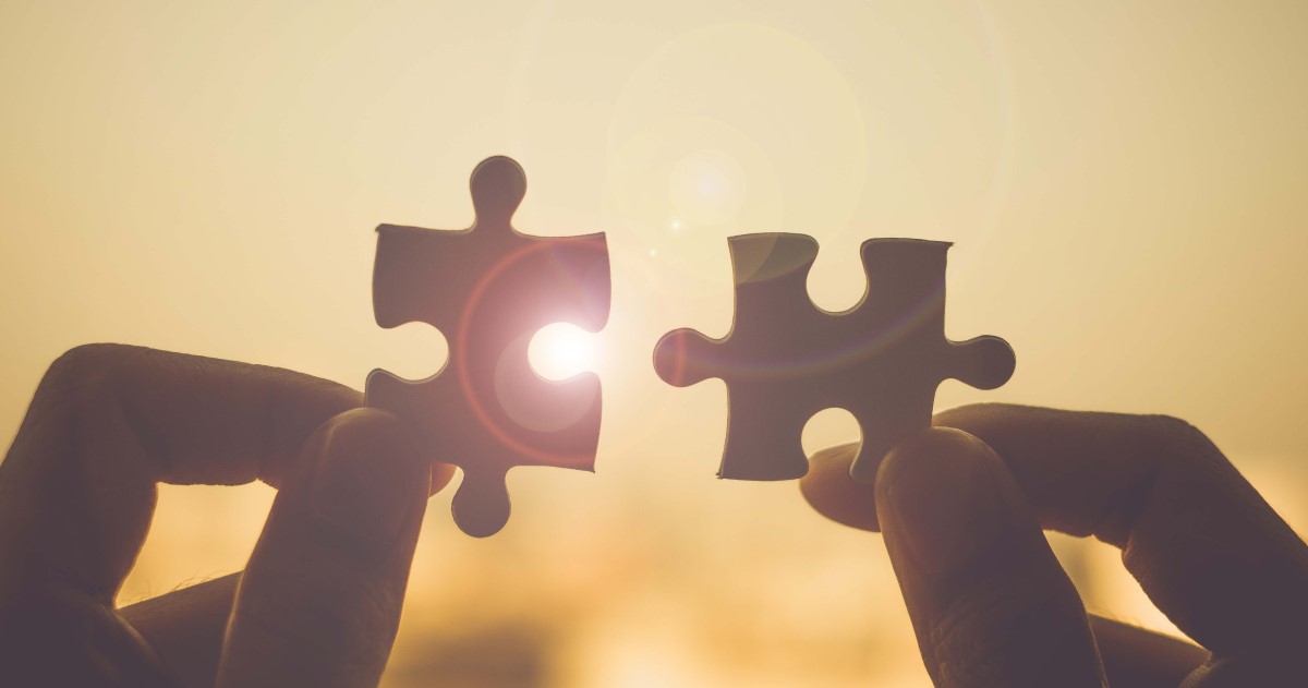 Hands holding puzzle pieces