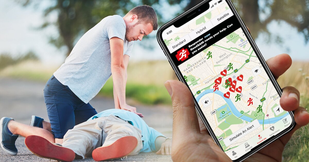 A responder doing chest compressions as first aid to a person under cardiac arrest after getting an alert from GoodSAM