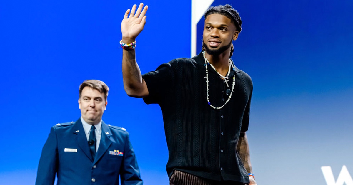 Damar Hamlin and Dr. Ryan Earnest at HIMSS23