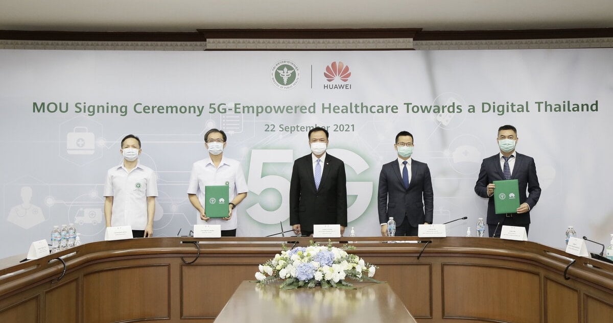 Representatives from Huawei and the Ministry of Public Health pose after signing an MoU