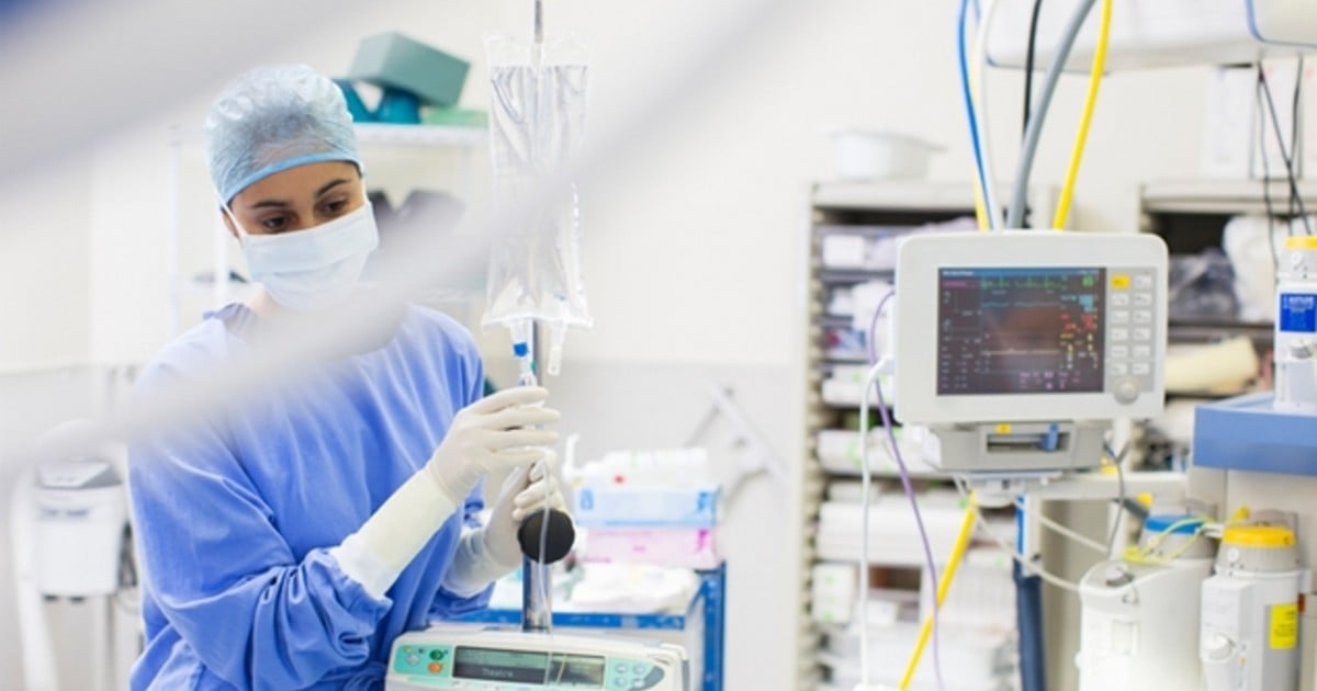 A doctor in the ICU
