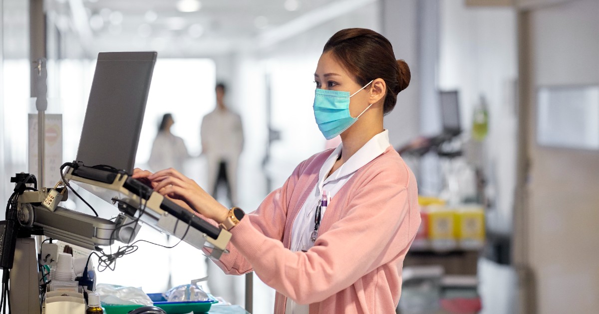 A clinician using an EHR