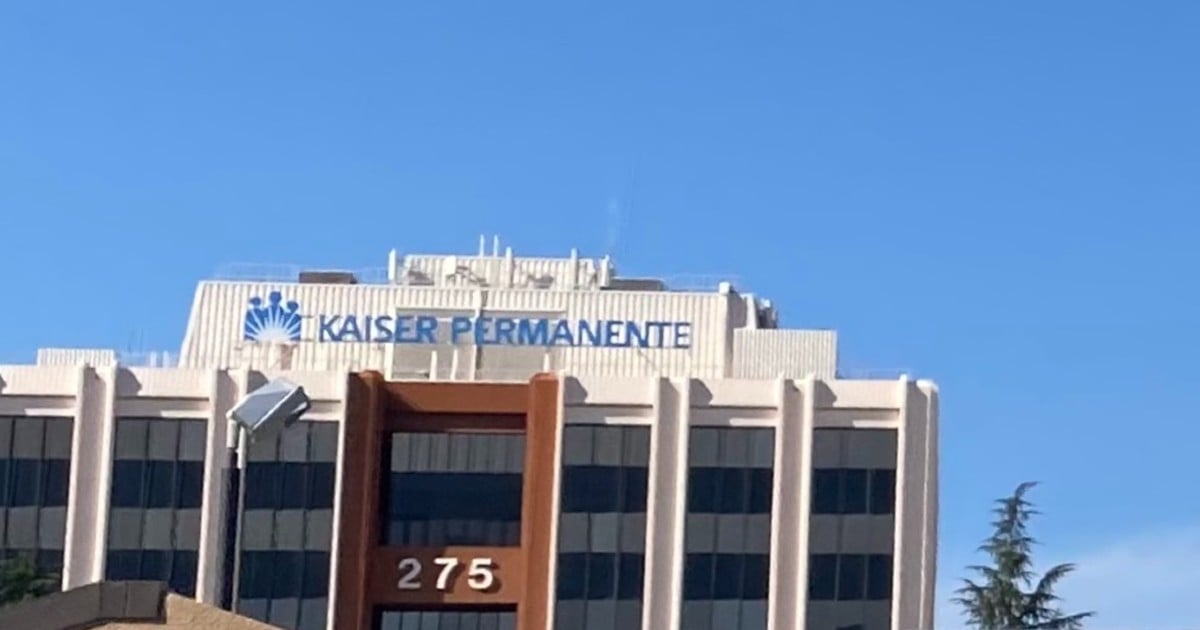 Kaiser Permanente sign on building