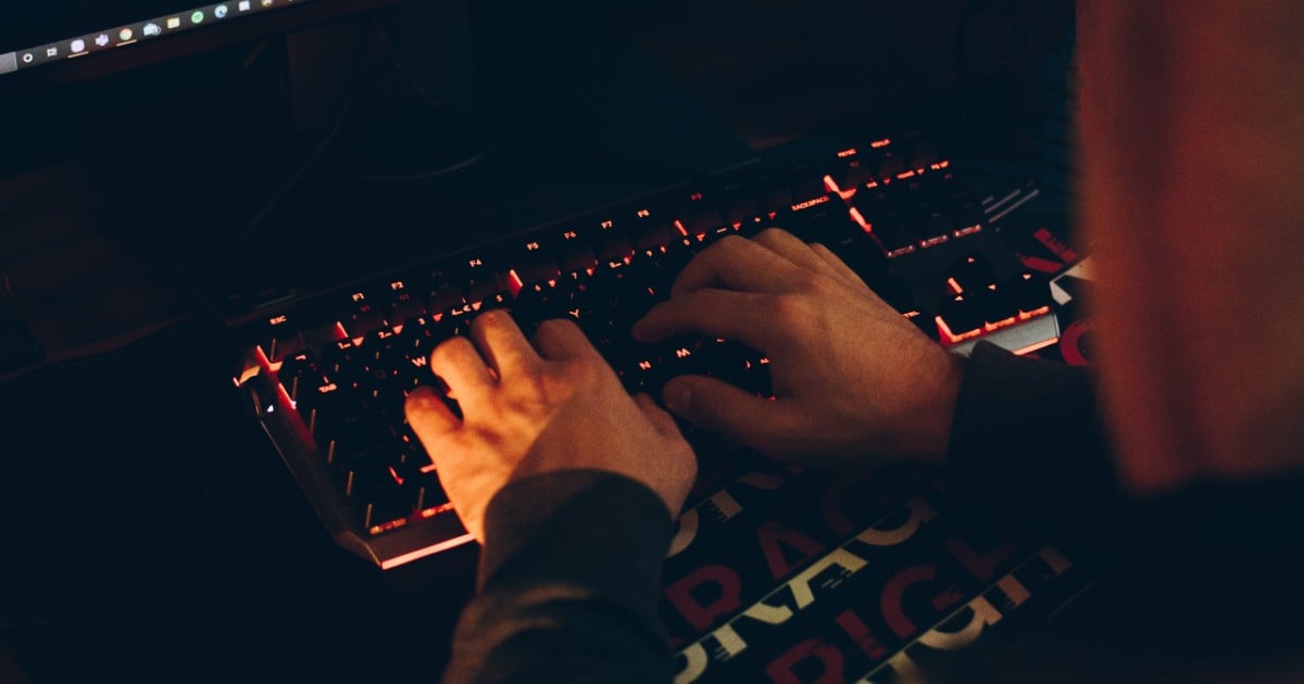 Hands on a keyboard