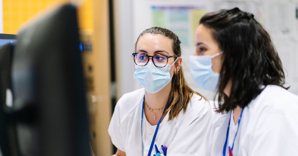 Health professionals looking at screen