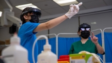 Medical students learning virtual procedure using the Microsoft HoloLens 2