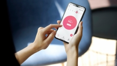 Person using the Flo app