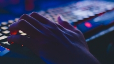 hands on keyboard