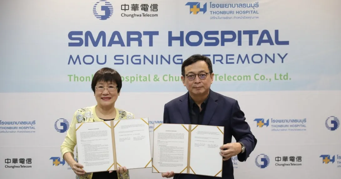 Alt text: [Left] Hsueh-Lan Wu, Chairman of Chunghwa Telecom (Thailand) Co. and [Right ]Dr Siripong Luengvarinkul, CEO of Thonburi Hospital