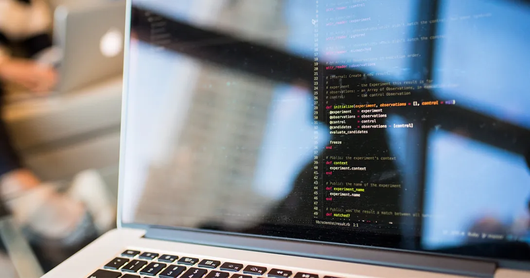 Computer with AI algorithm