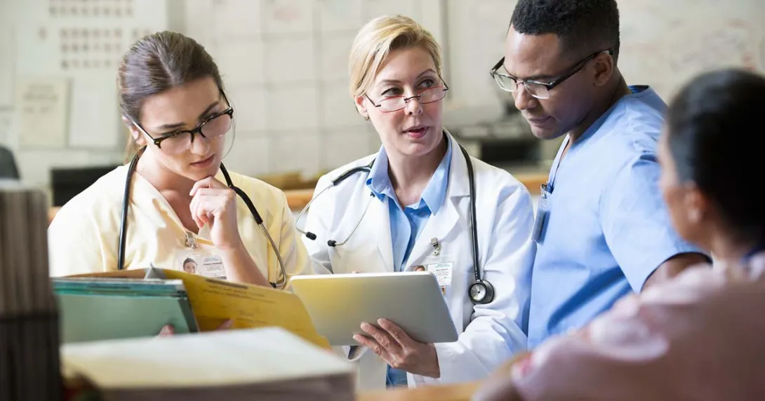 Clinicians collaborating Clinicians collaborating