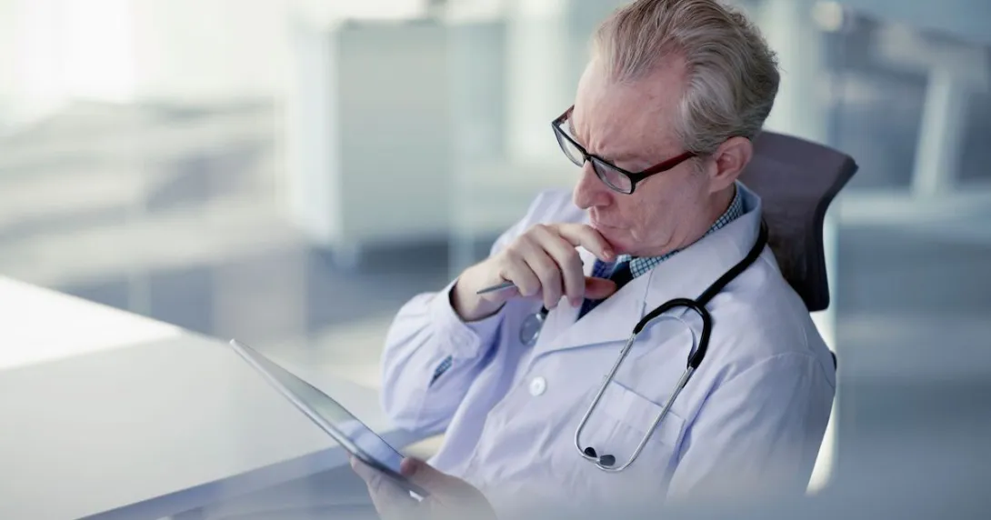 Independent physician consults patient notes Independent physician consults patient notes