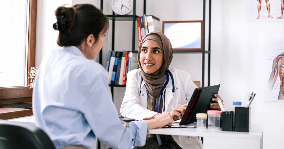 Patient talking to doctor Patient talking to doctor