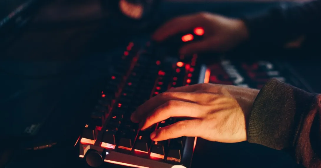 Hands on a keyboard
