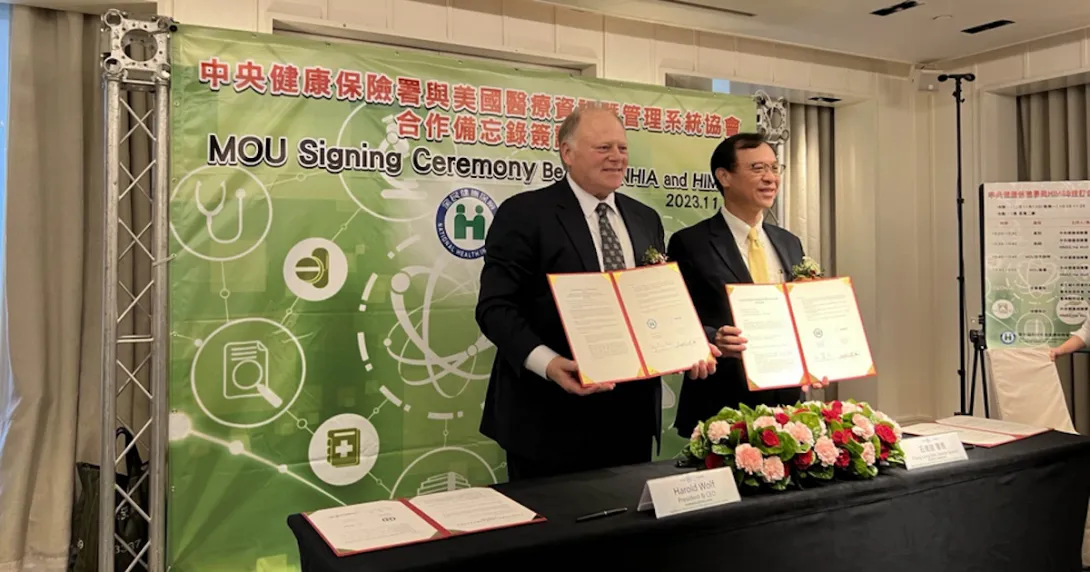 HIMSS president and CEO Hal Wolf and NHIA Director General Chung-Liang Shih during the signing of a memorandum of understanding in Taiwan HIMSS president and CEO Hal Wolf and NHIA Director General Chung-Liang Shih during the signing of a memorandum of understanding in Taiwan