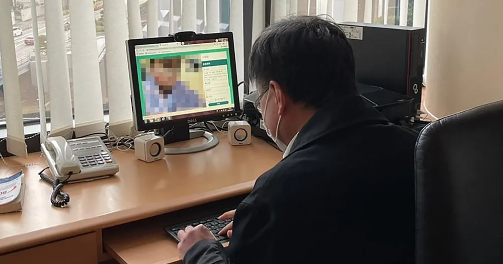 A patient is in a video consultation on iMeddy's platform.