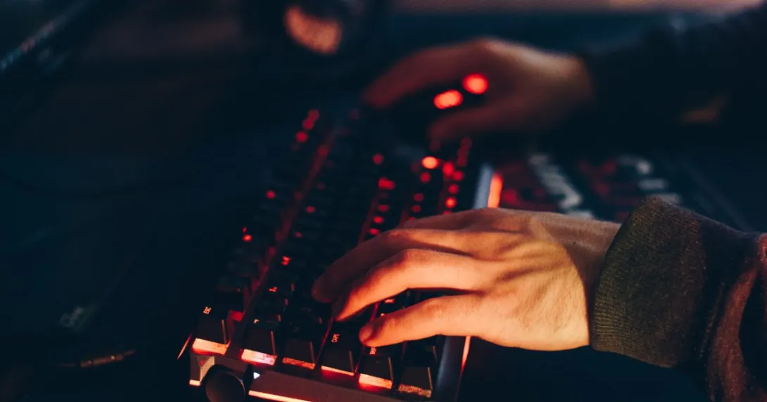 Hands on a keyboard