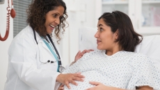A doctor with a pregnant patient